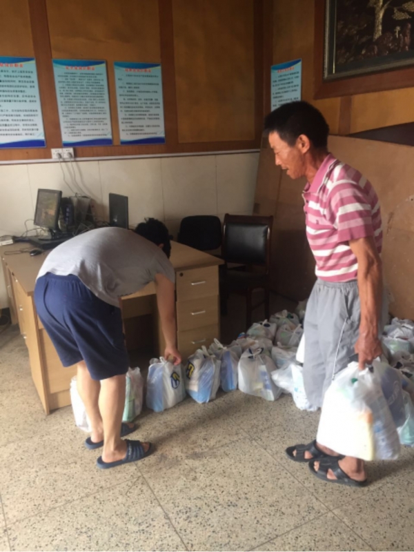 三伏高温送清凉  致敬一线华体平台_华体（中国）人